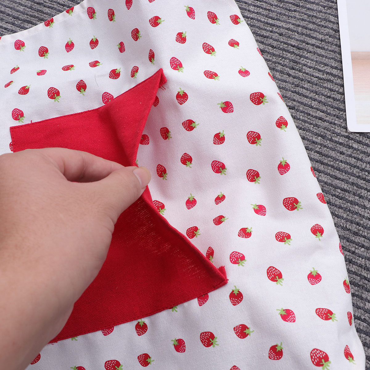 Kids Apron Cartoon Strawberry  - Kids Outdoor Bbq のレビューと価格